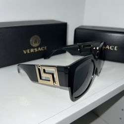 Woman’s Versace Glasses