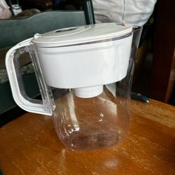 NEW Brida WATER FILTER Pitcher, 6 Cups. $7 Excellent For College DORMS.