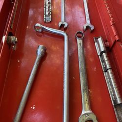 Tools Snap on.  Mac Blue Point  the box is no Snap on 