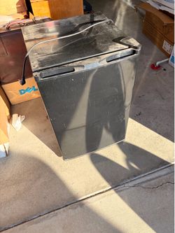 GE refrigerator , black