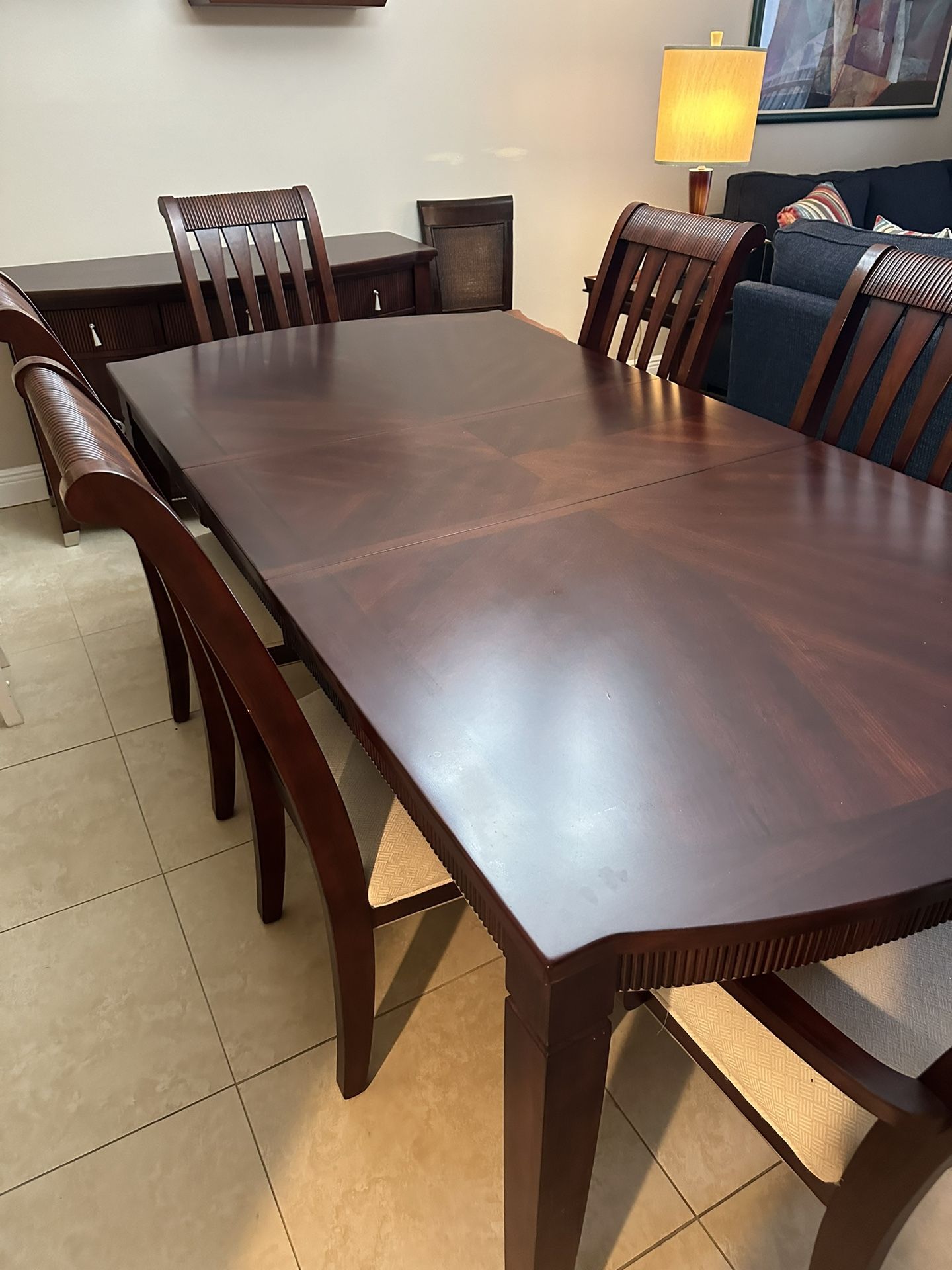 Dinning Room Table And Chairs 