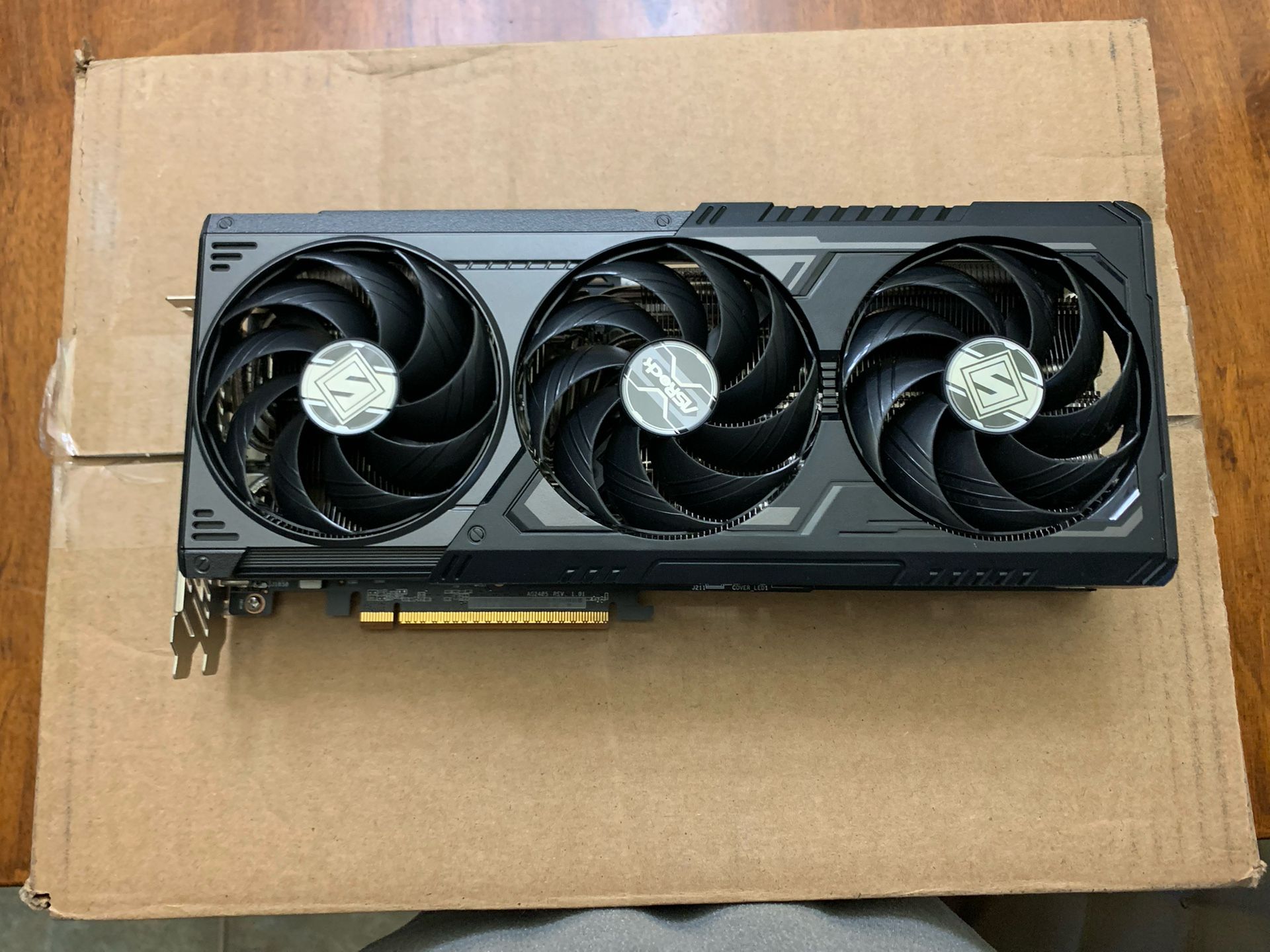 ASRock Steel Legend Radeon RX 9070 XT