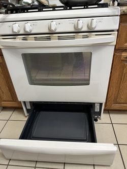 Kenmore 30” Freestanding Convection gas Range.