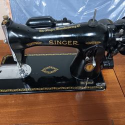 Singer sewing machine + table antique 1951