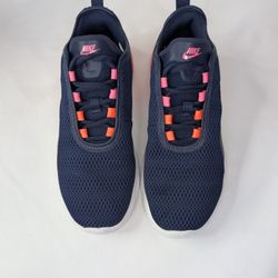 Nike Air Max Motion 2 Women’s Size 9