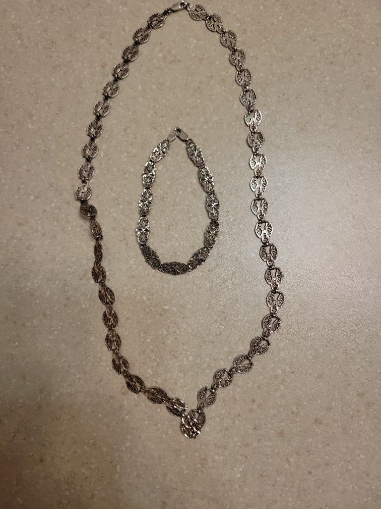 Vintage Sterling Silver Necklace And Bracelet Set.  Weight Is 39.4 Grams