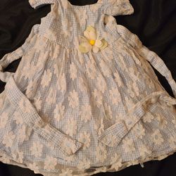 Girls size 2 beautiful fluffy LACE & DAISY dress by Marmellata. Petticoats underneath gives it lots of swing and fluff with Big Bow In The Rear.