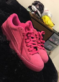 Pink suede pumas