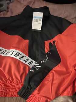 Nike Women’s Windbreaker Sz: M $70
