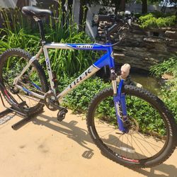 Trek 4300 XL Disc Mountain Bike 
