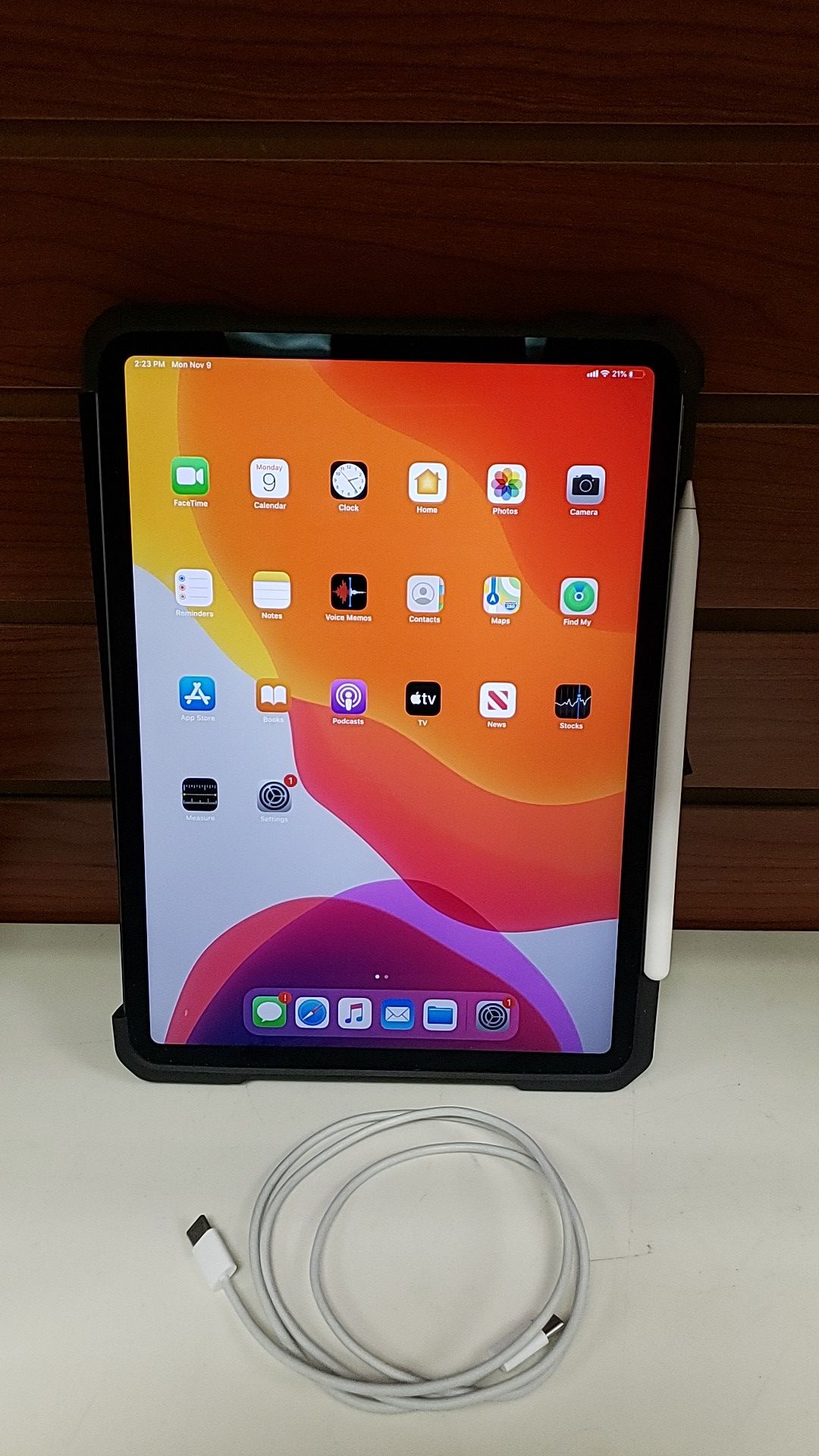 Apple iPad Pro 11" 3rd Gen With Pencil MU0P2LL/A Wifi Cellular