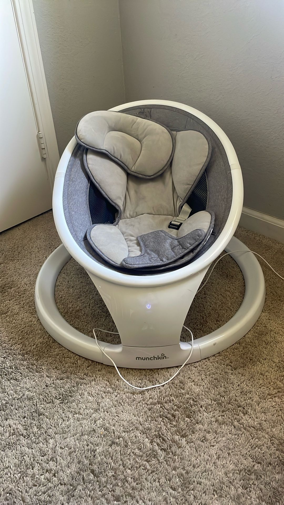 Munchkin Bluetooth Enabled Baby Swing