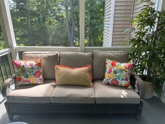 Broyhill All-Weather Wicker Patio Set – Excellent Condition