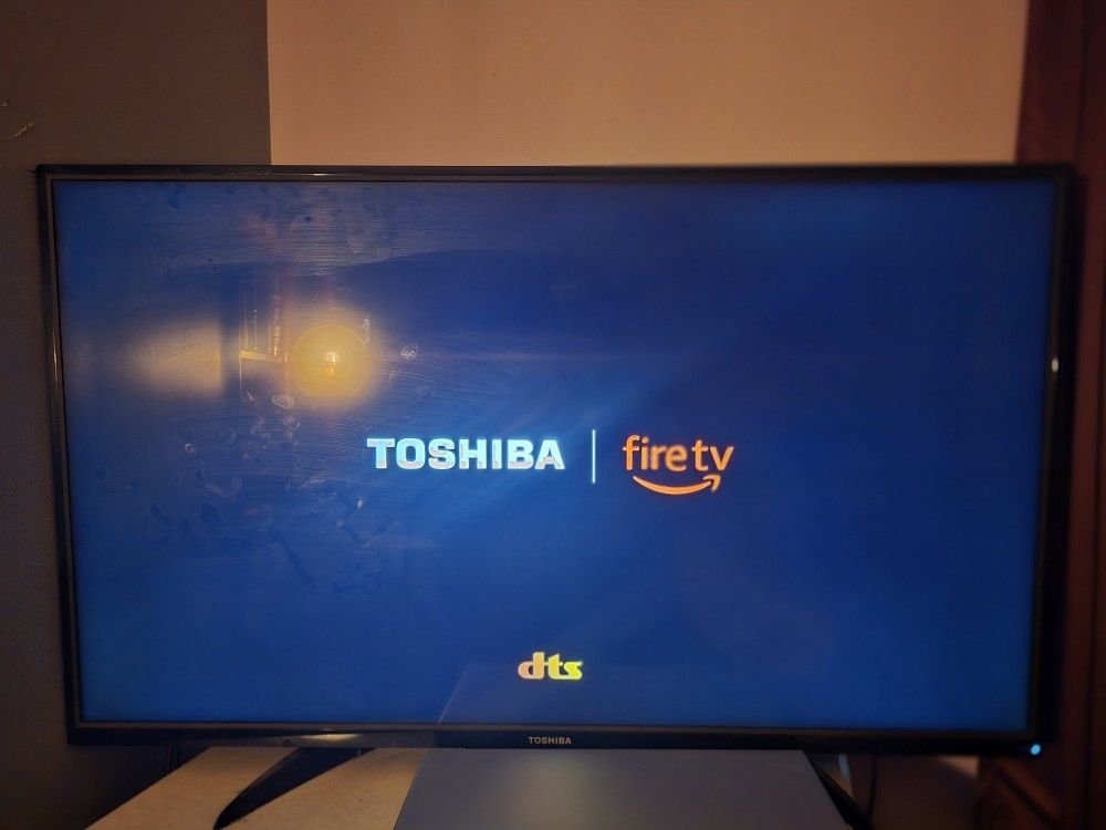 50" Toshiba smart fire tv barley used was in the bedroom FIRM$$ Parma see pics above