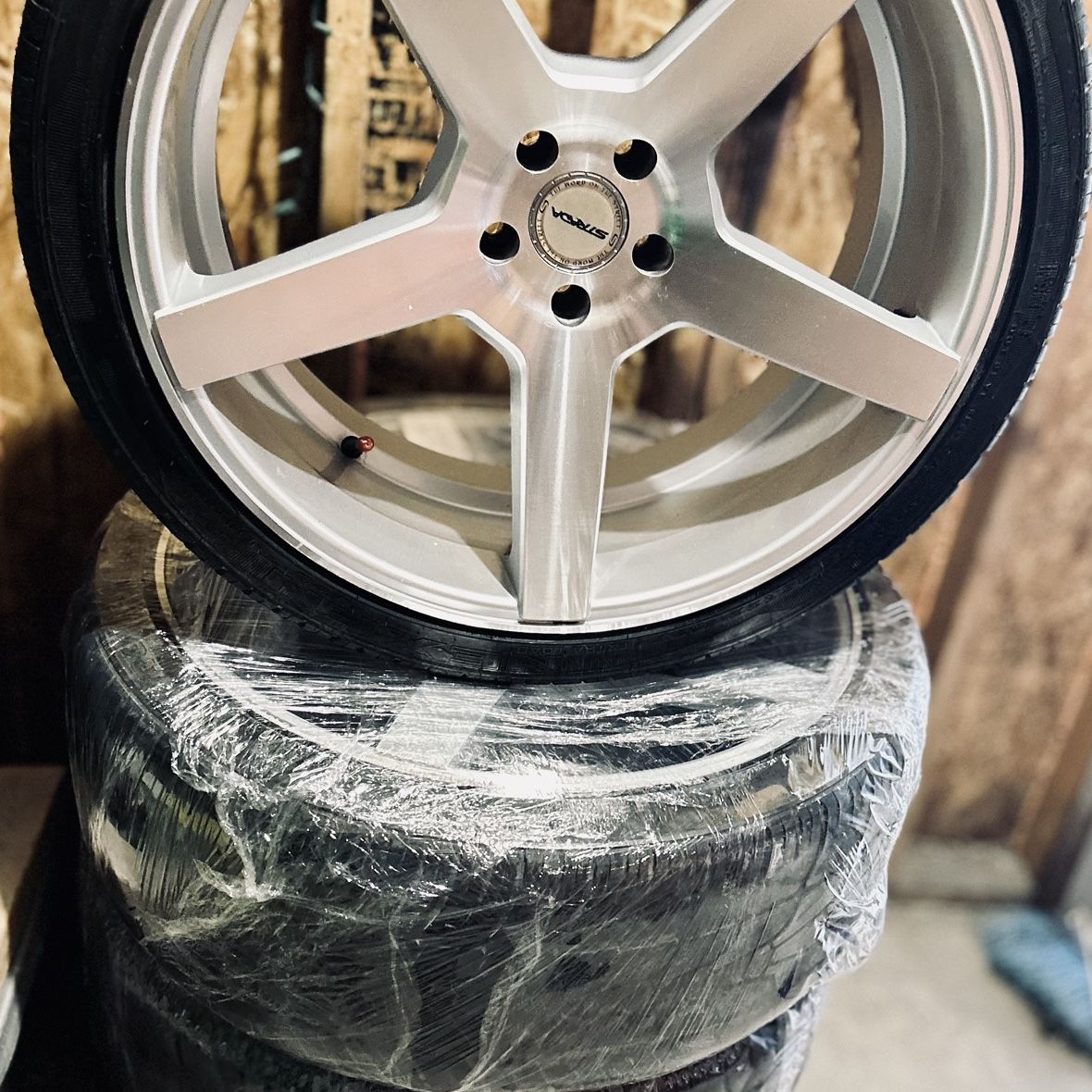🚗 For Sale: Strada Perfetto 22” Wheels with Tires 🚗 