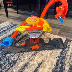 Hot Wheels City Pizza Slam Cobra Attack