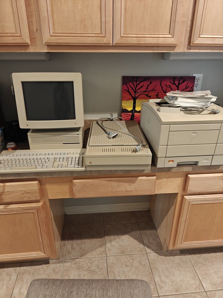 Vintage Macintosh IICi Computer