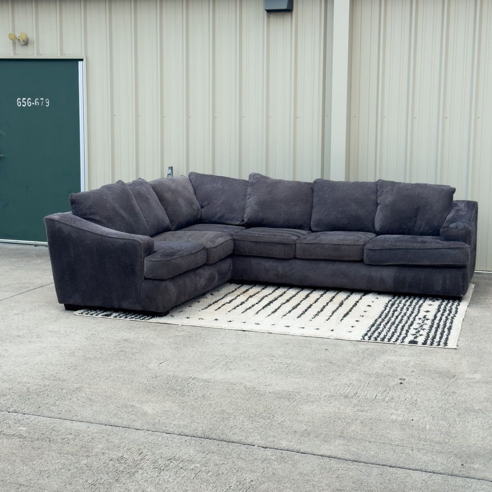 Large Grey 2-Piece Sectional (Delivery Available)