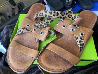 LEATHER SANDALS