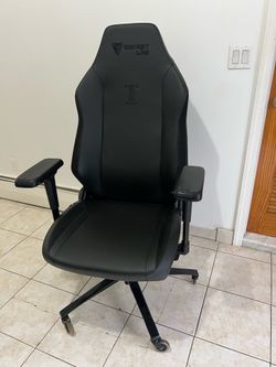 SECRETLAB gaming chair/black leather