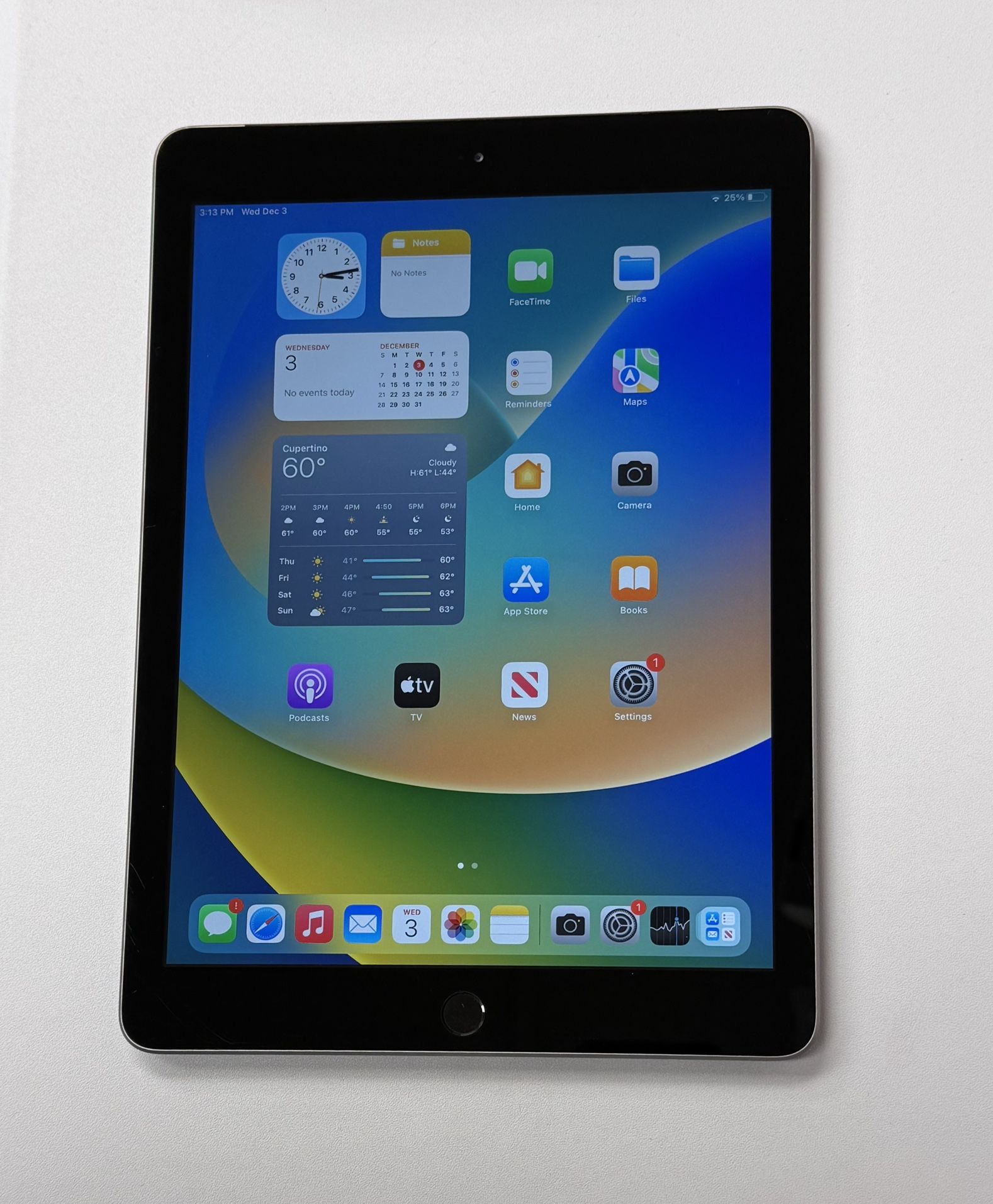 Apple iPad 5 5th Gen 32GB 9.7” Wi-Fi + Unlocked Cellular Space Gray Tablet