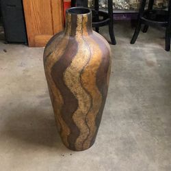 Big flower floor  clay vase32    Inches tall from Bombay store