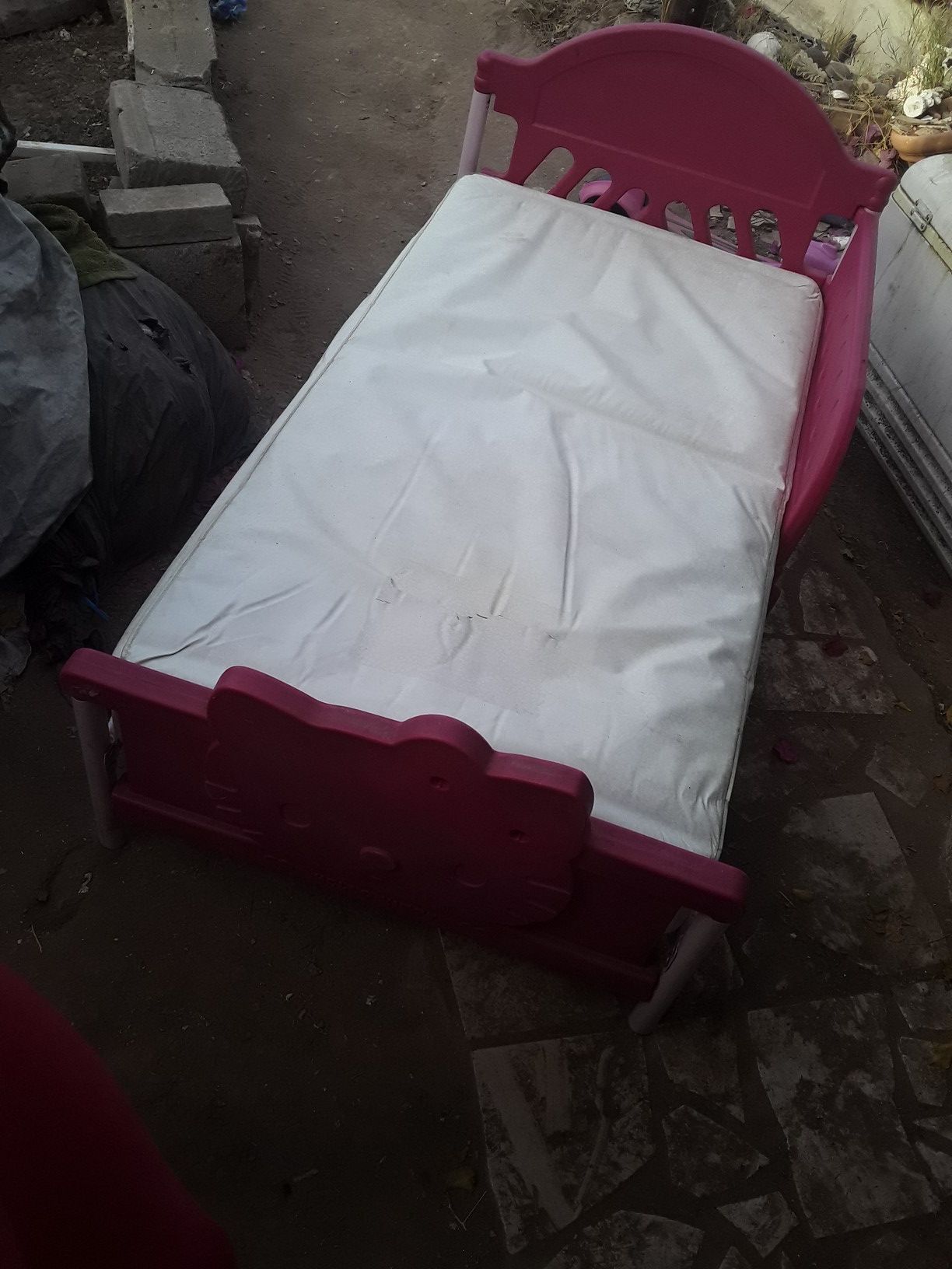 Hello kitty toddlers bed