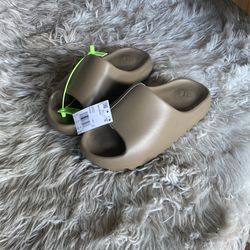 Yeezy Slides 220
