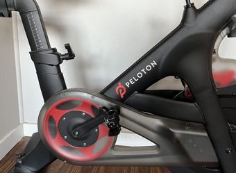 Original Peloton Bike, Indoor Stationary Exercise Bike w/ Immersive 22 HD  Touchscreen, Plus His & Hers Peloton Shoes & Mat