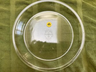 Pyrex 9 Inch Pie Plate. $5.00.