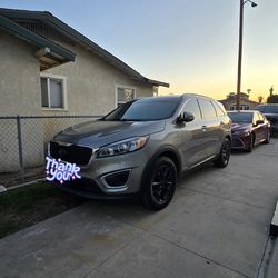 Kia Sorento 2016 , color gris, motor 2.4 , 4x4 , 3 mode driver, transmission 6 cambios