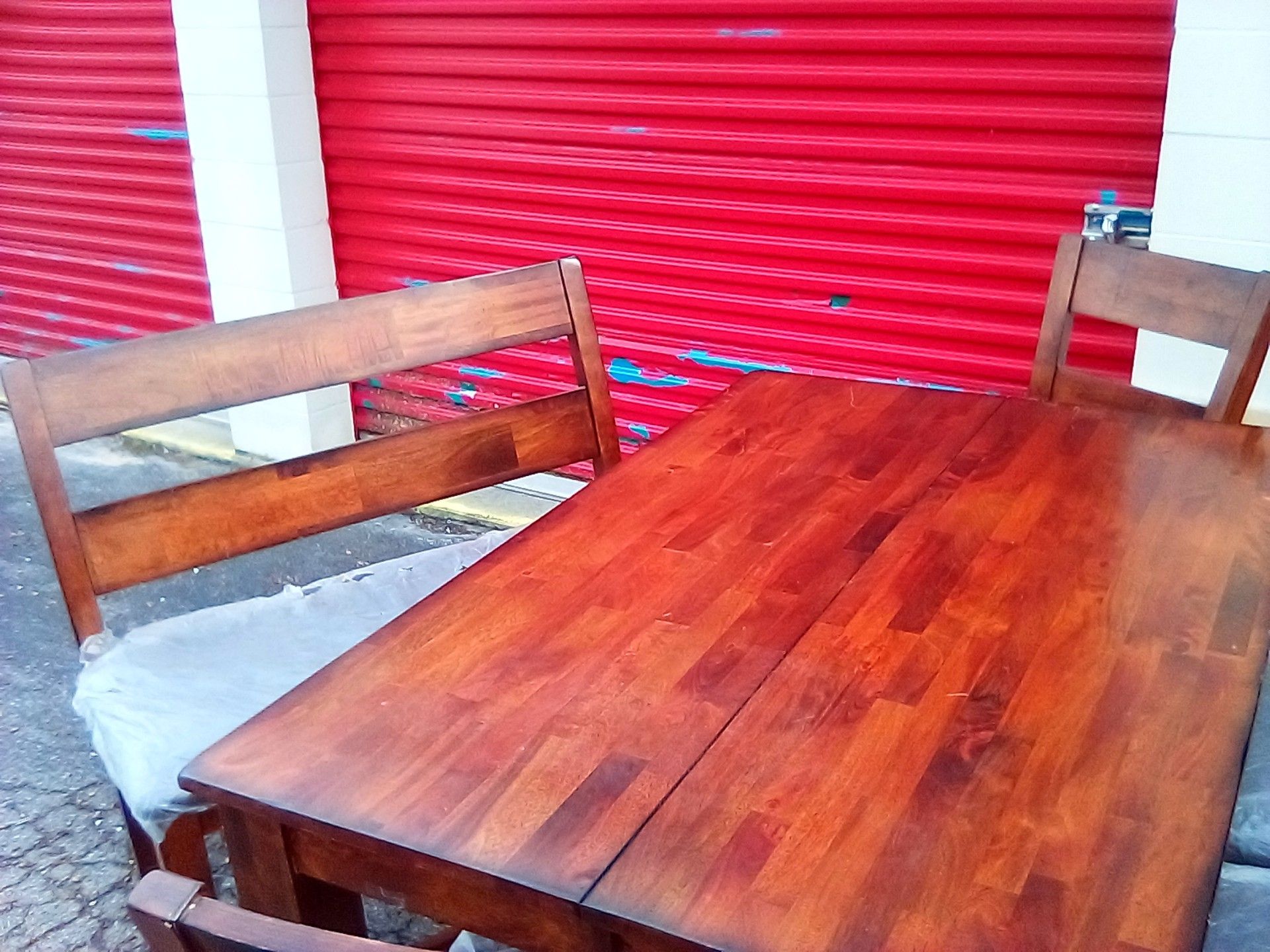 Dining room table chairs and bench never used