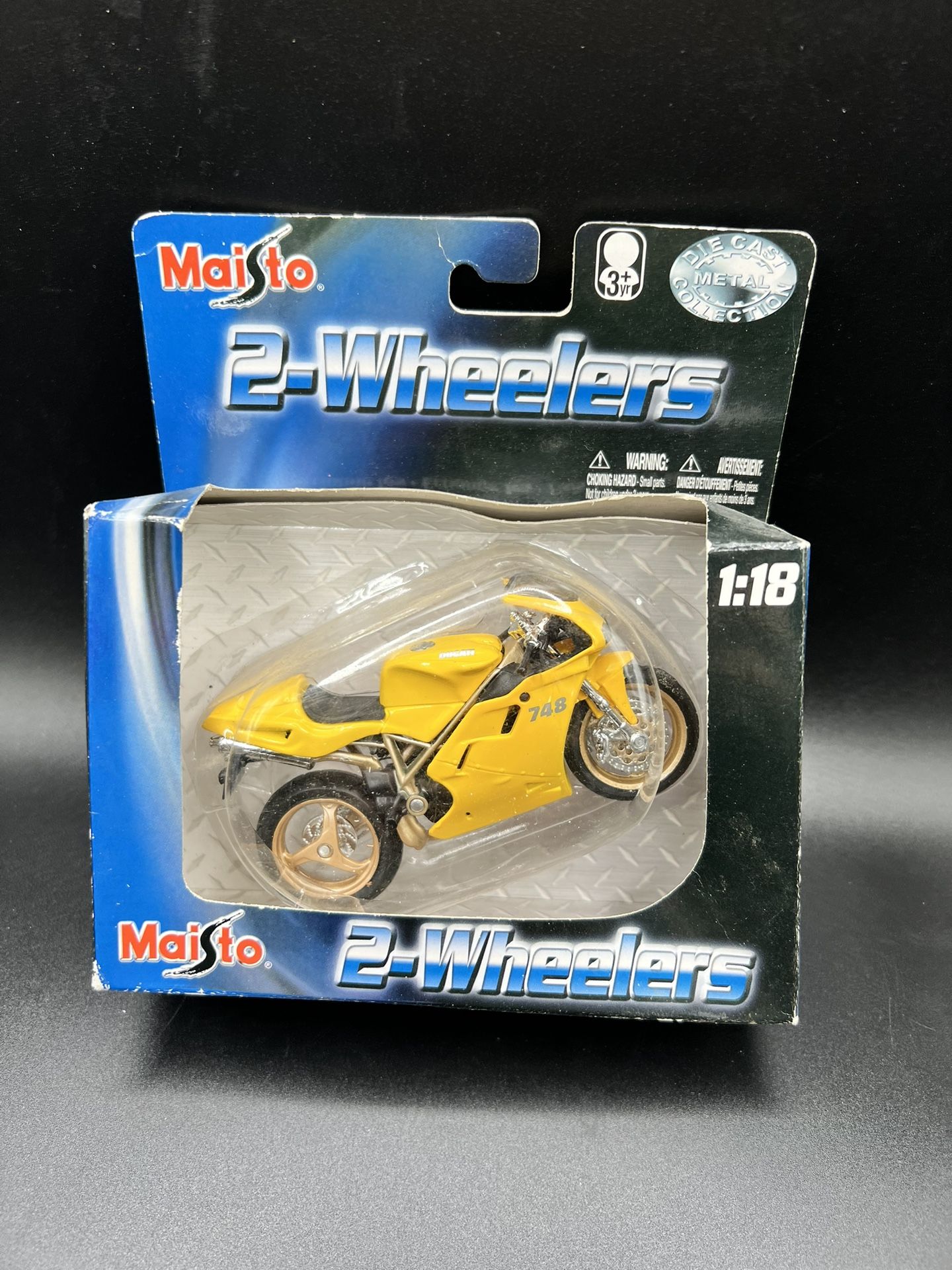 Vintage Maisto 1:18 scale die-cast model of a Ducati 748 motorcycle