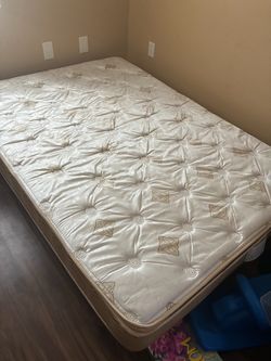 Mattresses like new no stains no rips