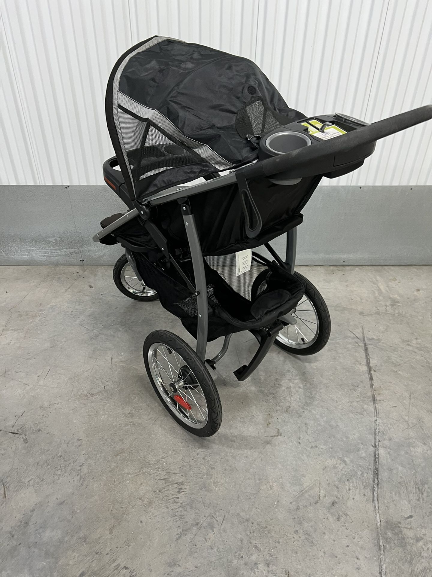 Graco Fast Action Fold Jogger Click Connect Travel System Stroller black and gray good condition simply needs a detail wipe down  other than that it’s