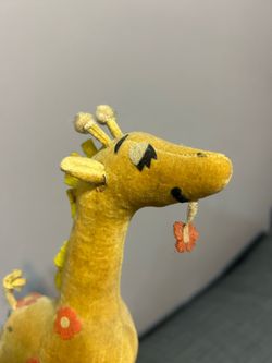Dream Pets Vintage Giraffe Pin Cussion