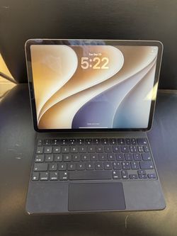 iPad Pro 11 3rd Gen w/ Magic Keyboard Case
