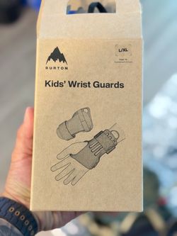 Burton Kids’ Wrist Guards – $10