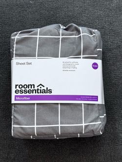 NEW Queen Size Microfiber Sheet Set - Room Essentials (Flat + Fitted + 2 x Pillowcases)