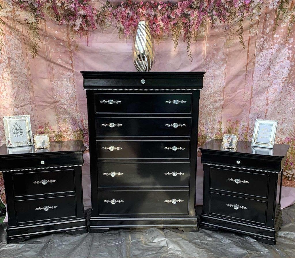 Black Wooden Dresser Set Brand Davys INTL Are Two Big Wooden Dressers And Two Nightstands And Free Mirror