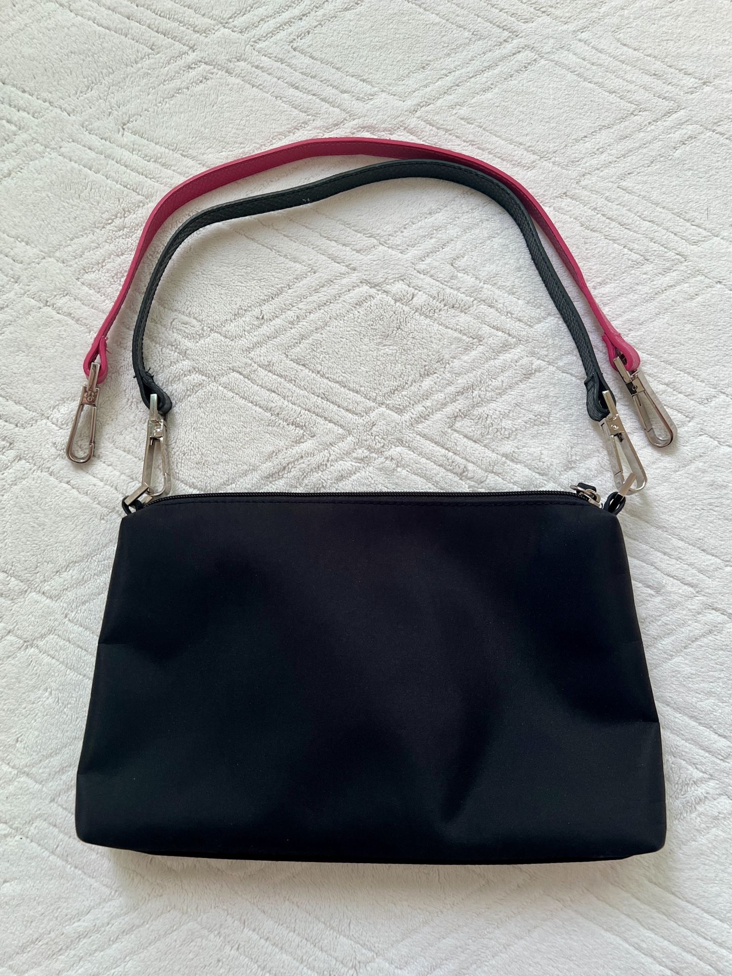 bueno black purse with detachable black and pink straps