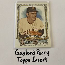 Gaylord Perry San Francisco Giants Hall of Fame Pitcher Topps Short Print Insert Card. SP305.