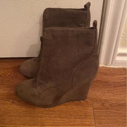 Brand New Ladies Boots 