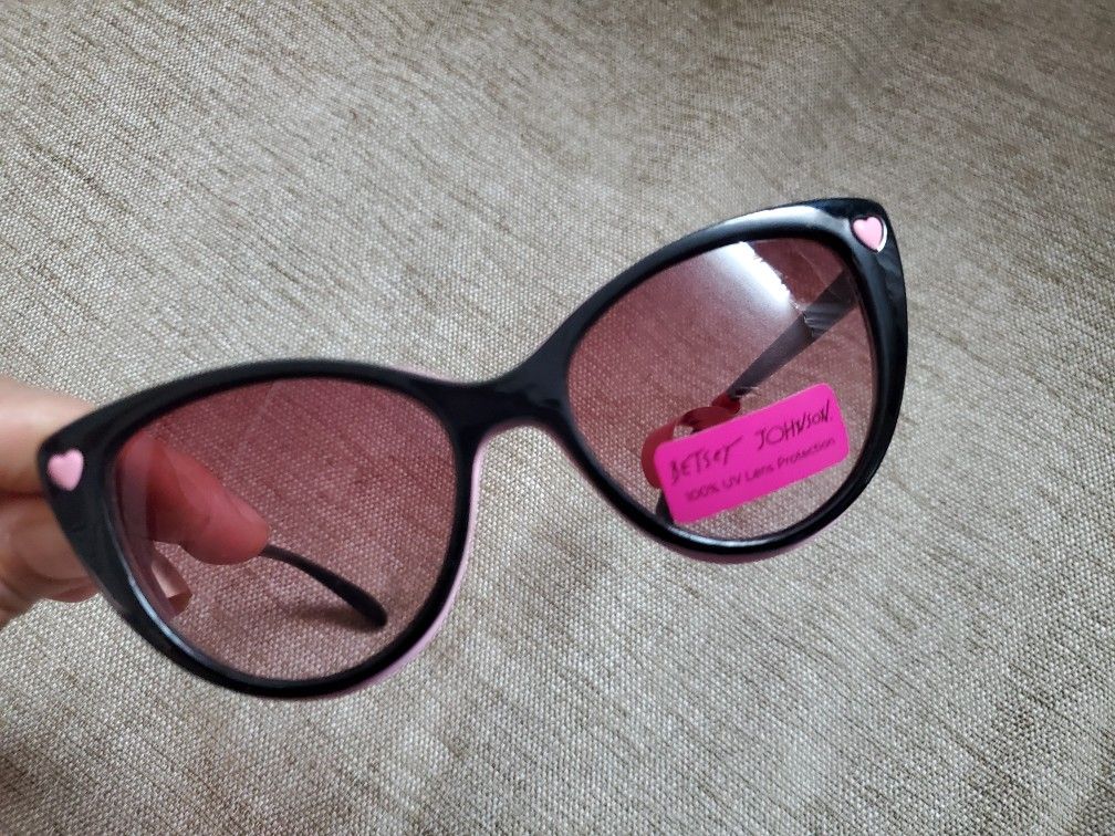 Betsey Johnson Womens Sunglasses