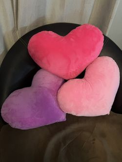 3 HEART SHAPED PILLOWS💜💗❤️