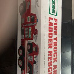 Hess 2015 Fire Truck 2 Pc 