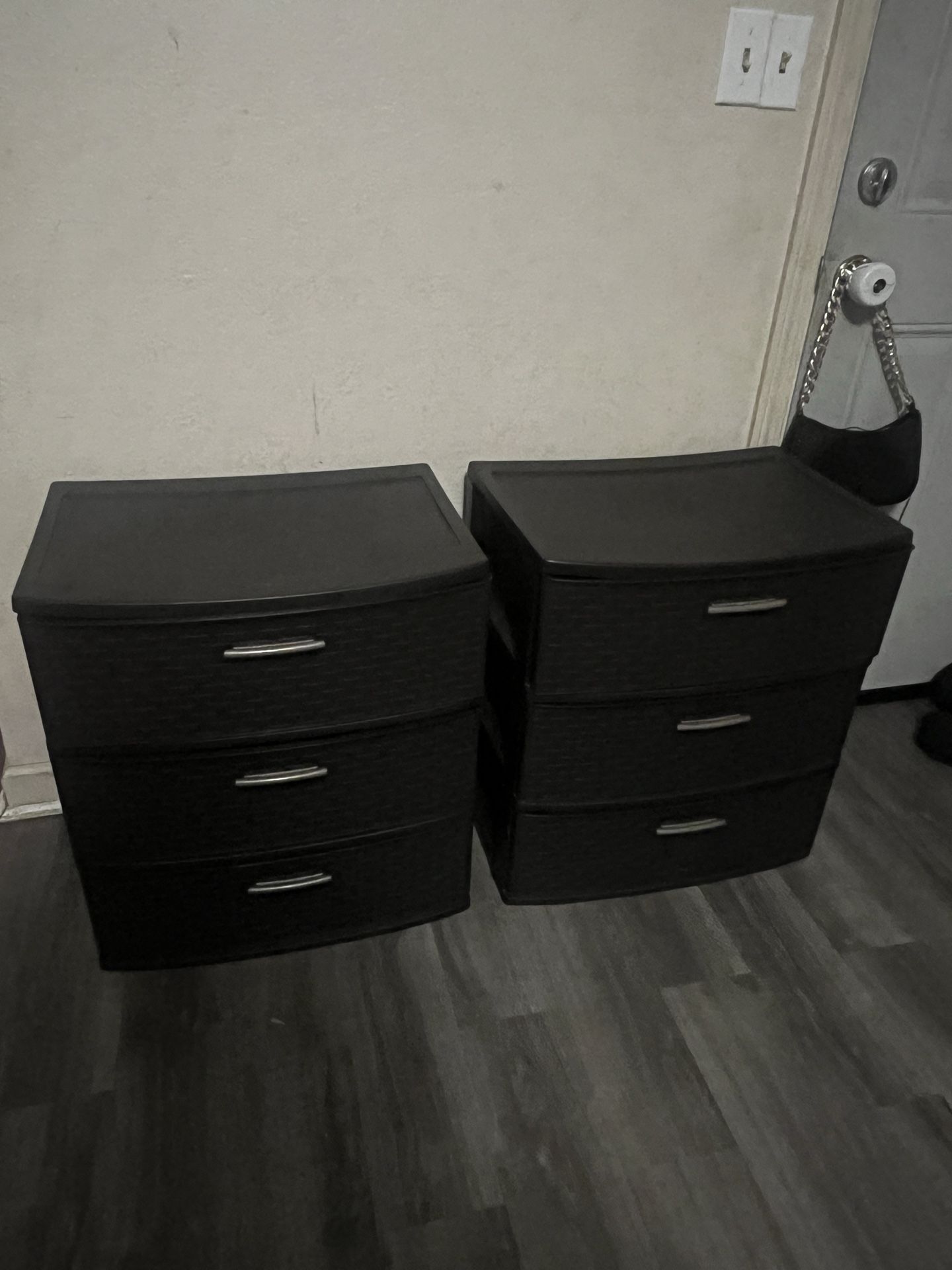 Storage containers