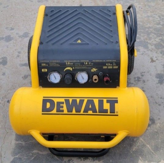 DeWALT Air Compressor 225psi 4.5gal