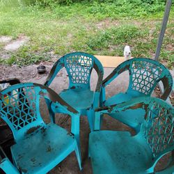4 Plastic Chairs 