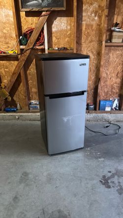 Magic chef mini refrigerator